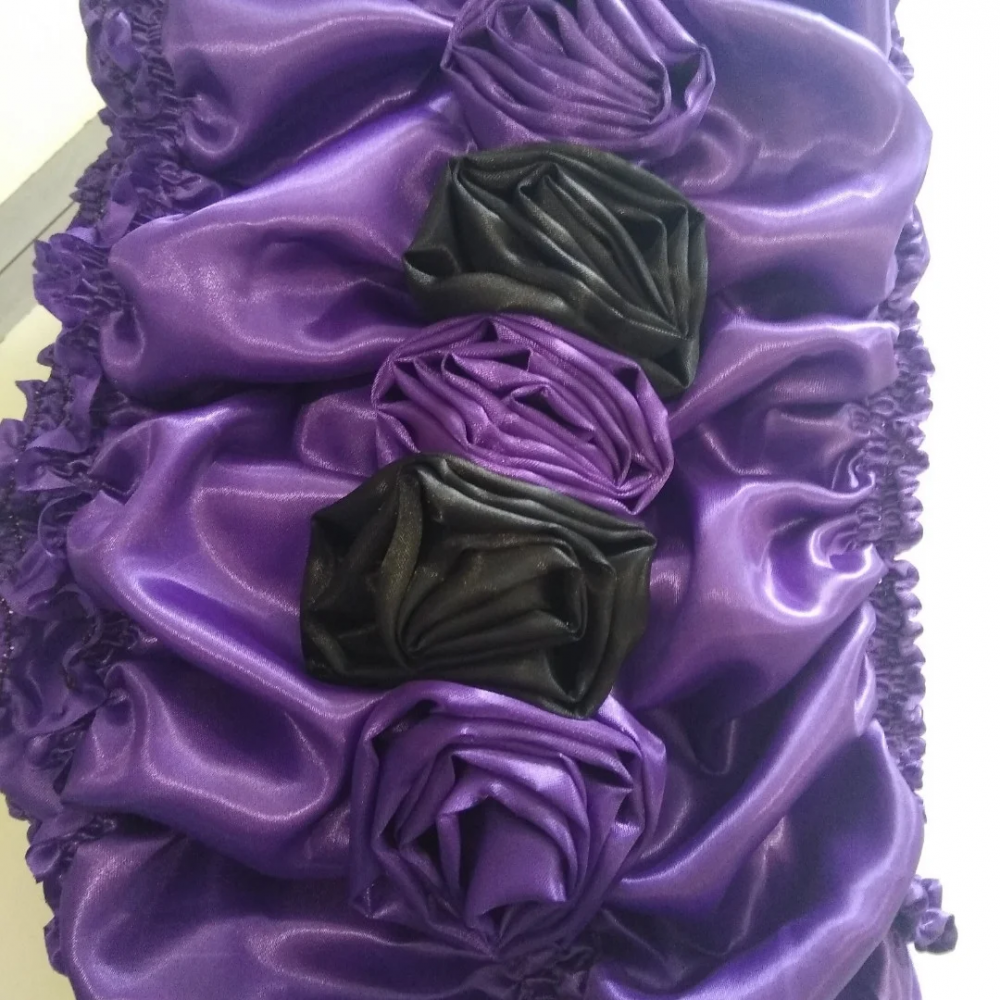 Обивка на гроб атласная с розами в ассортименте